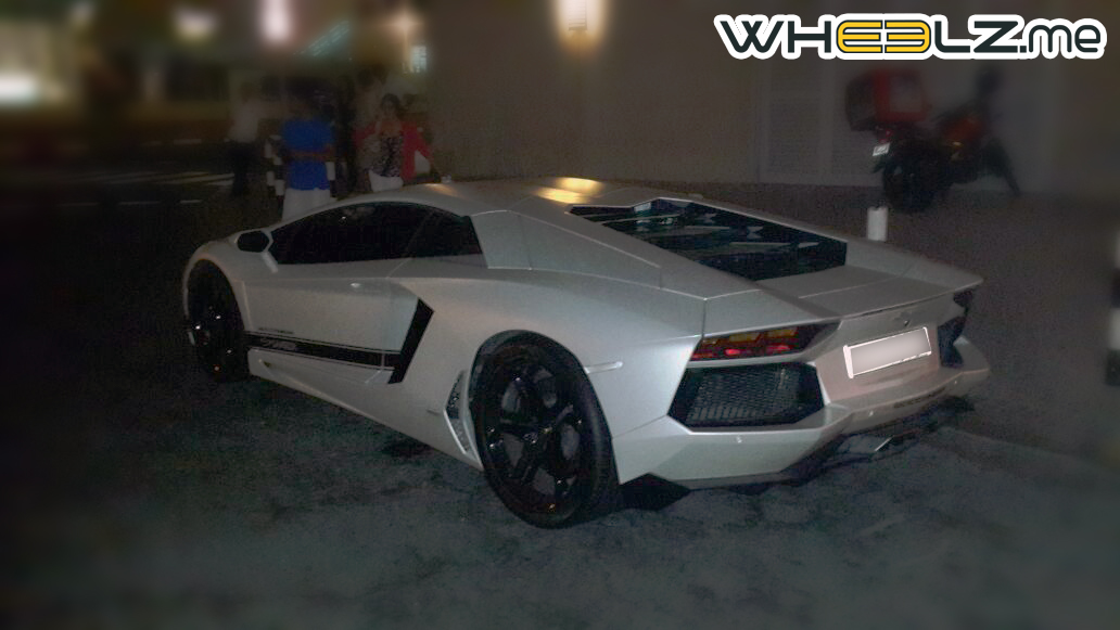 lamborghini_aventador_white
