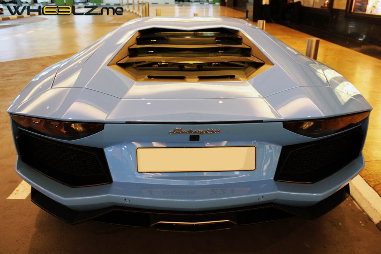lamborghini-aventador-12