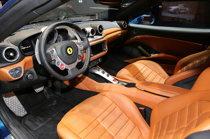 2015-ferrari-california-t-interior-view