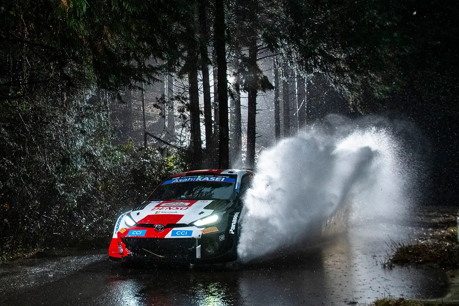 WRC – Evans clear in Japan as Toyota dominates turbulent Friday