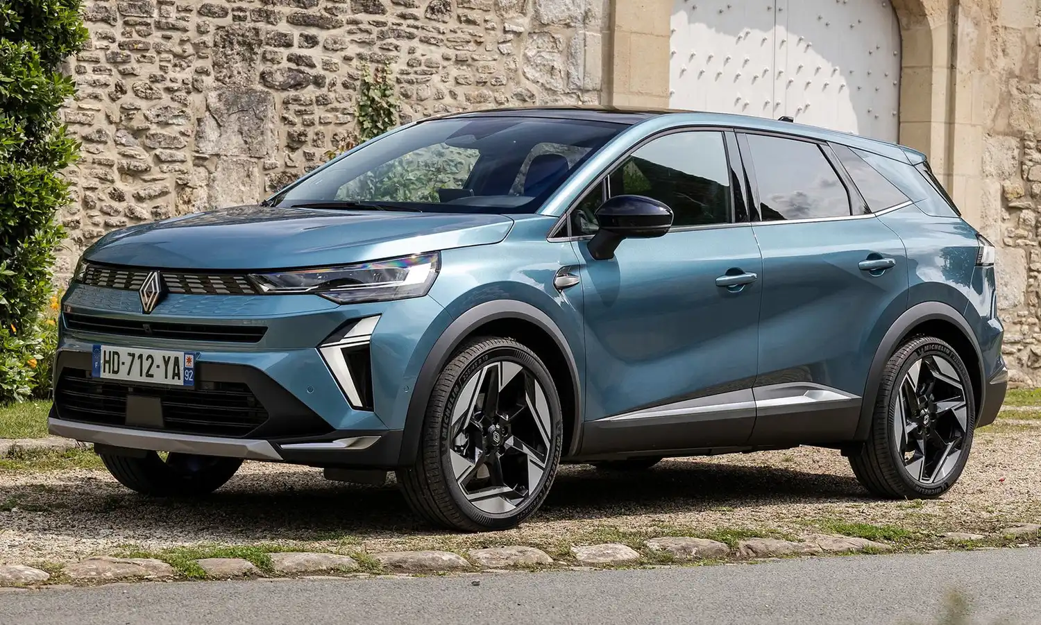 2025 Renault Symbioz: Compact Hybrid Versatility for Modern Families