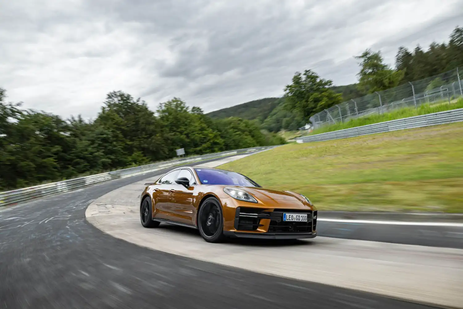 New Porsche Panamera sets a record time on the Nürburgring Nordschleife