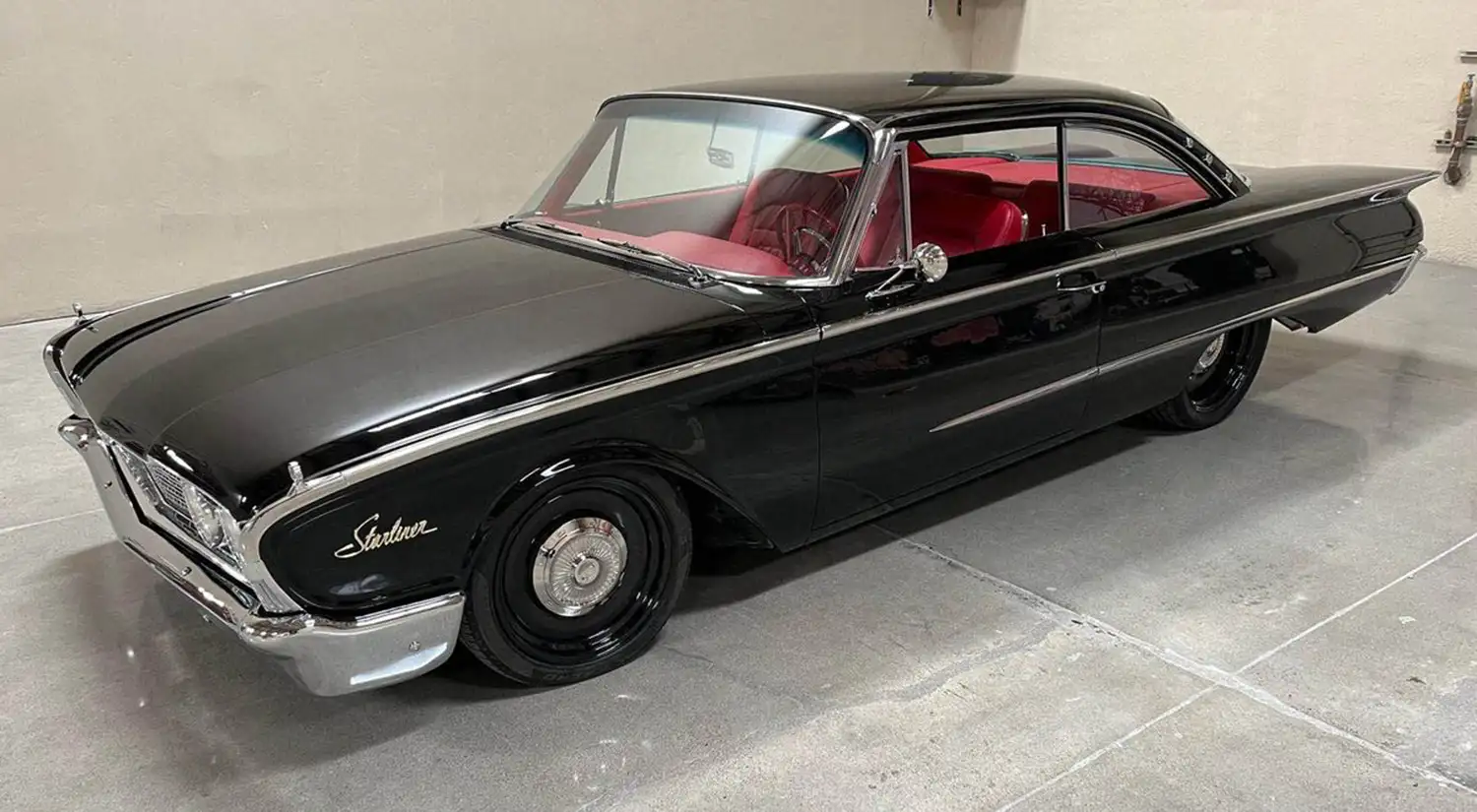 1960 Ford Starliner: A Perfect Fusion of Classic and Custom