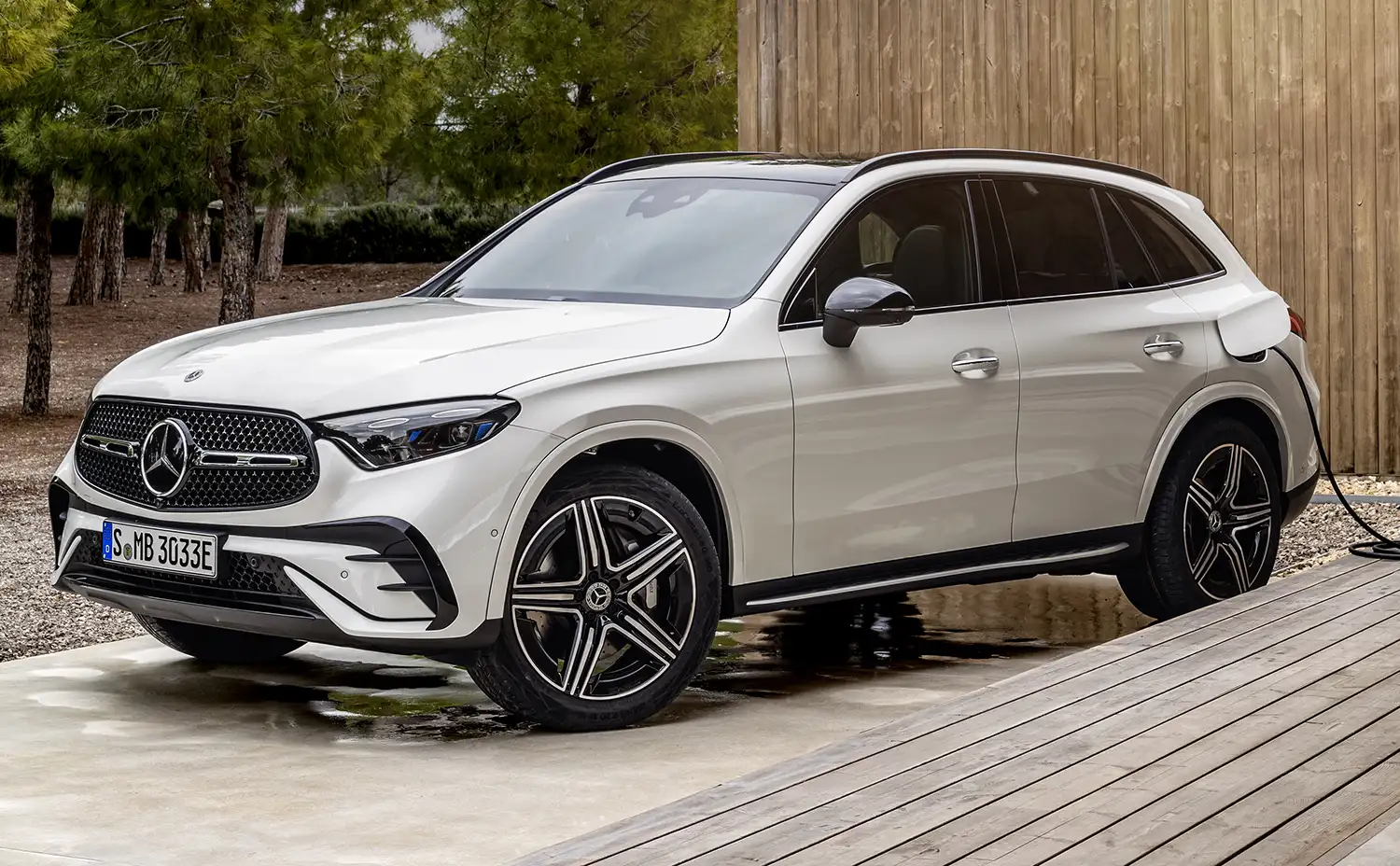 Mercedes-Benz GLC 350e 4MATIC SUV (2025): A New Standard in Plug-In Hybrid Luxury