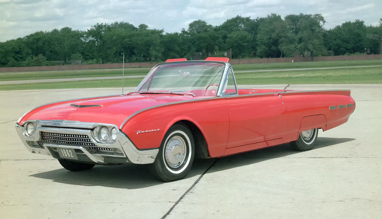 1962 Ford Thunderbird: The Pinnacle of ’60s Automotive Design