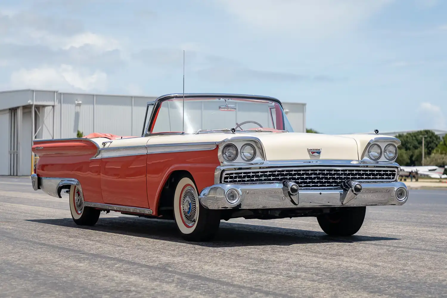 1959 Ford Fairlane 500 Galaxie Sunliner: A Classic Convertible with Style and Power