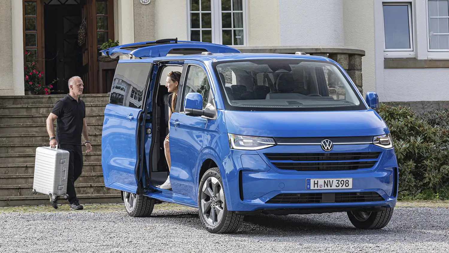 Volkswagen Transporter and Caravelle Debut at IAA 2024 with Hybrid and Electric Options