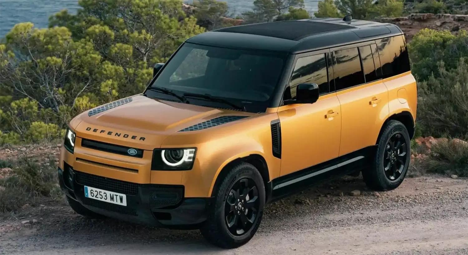 Land Rover Unveils Exclusive Defender Eivissa Limited Edition