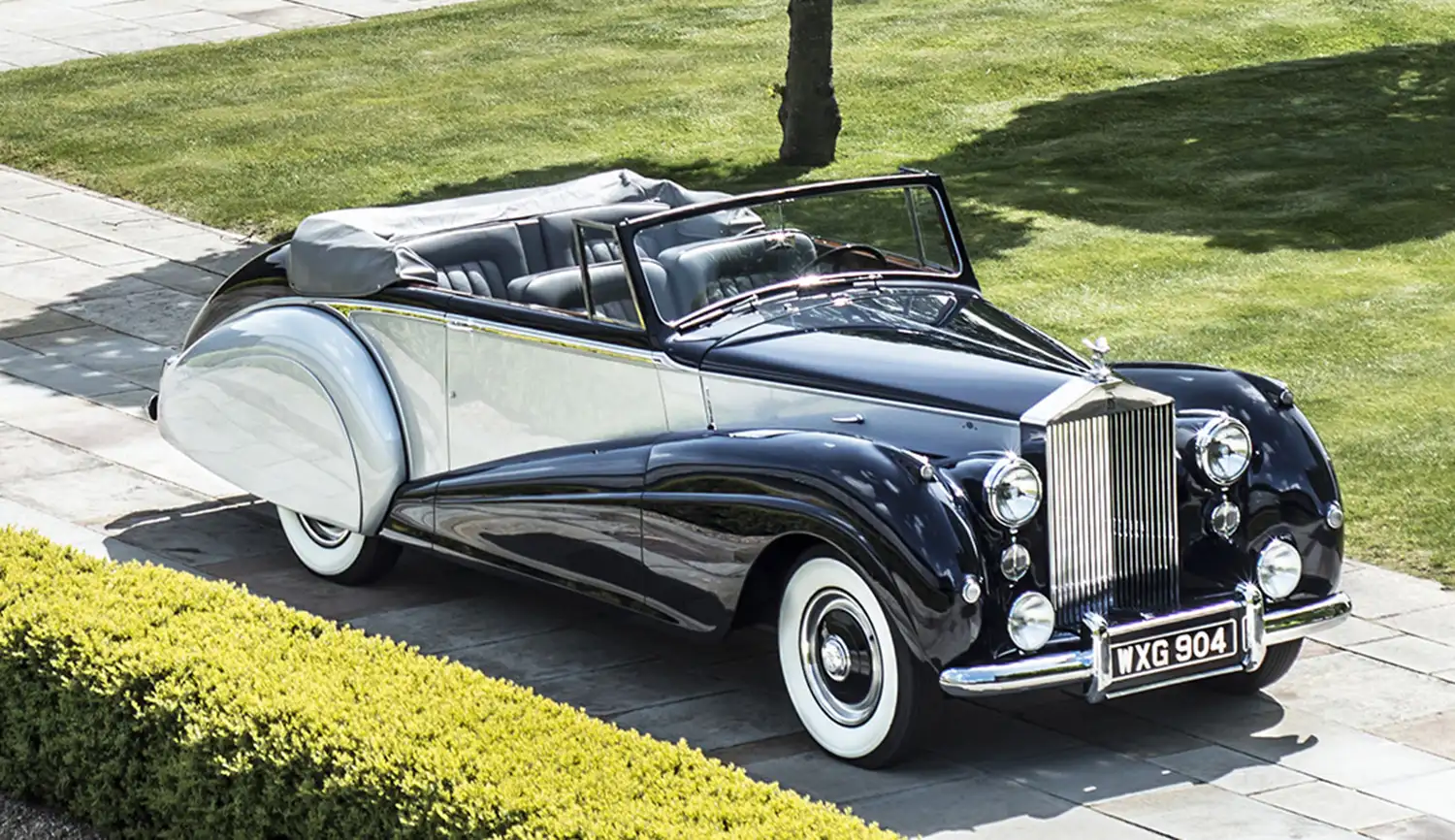 1949 Rolls-Royce Silver Dawn: A Post-War Luxury Icon