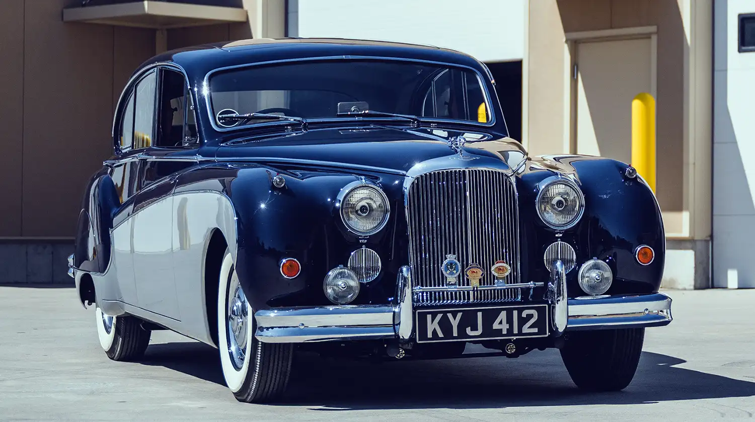 1960 Jaguar Mark IX Saloon: A Regal Classic