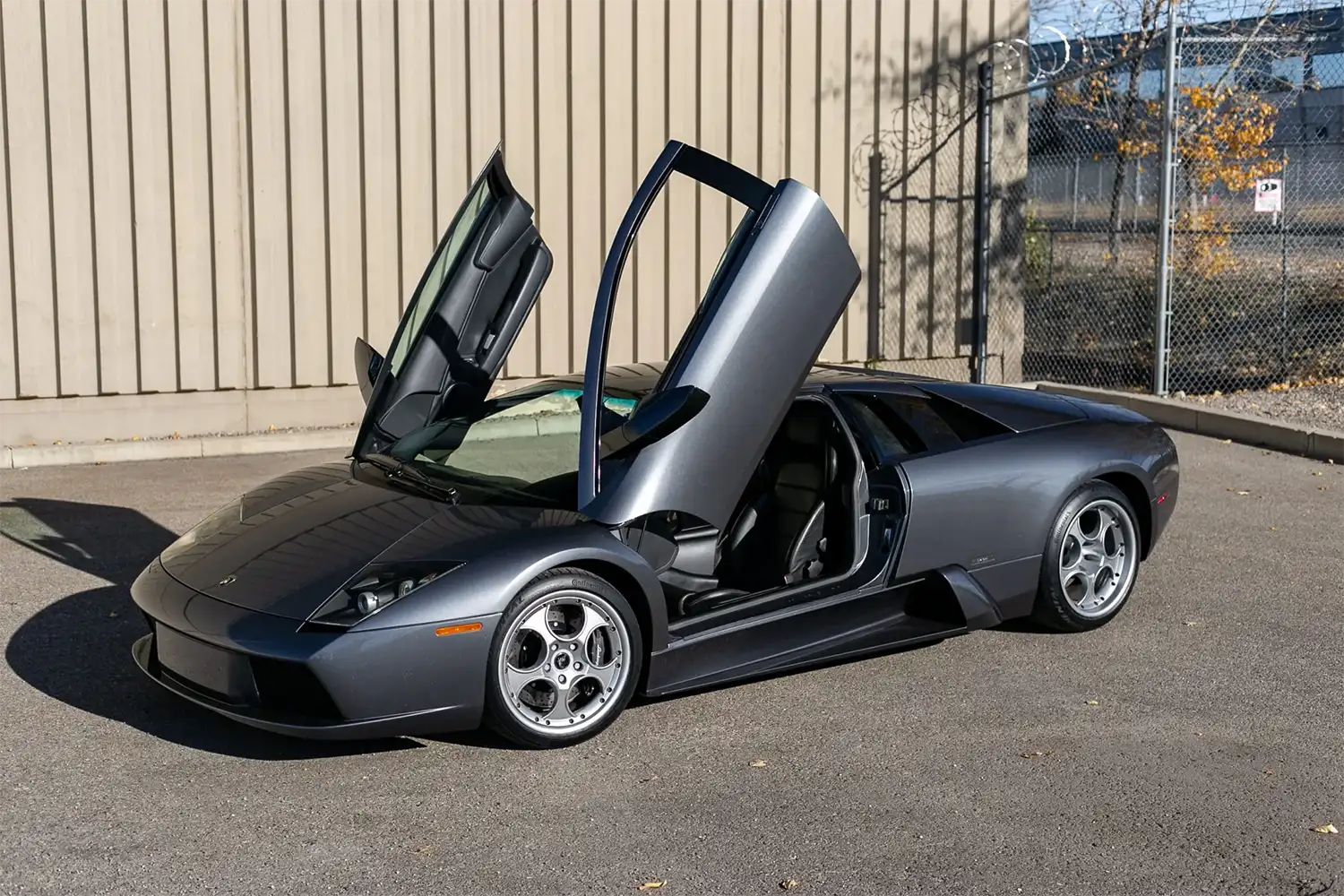 2003 Lamborghini Murciélago 6-Speed: The Ultimate V12 Driving Experience