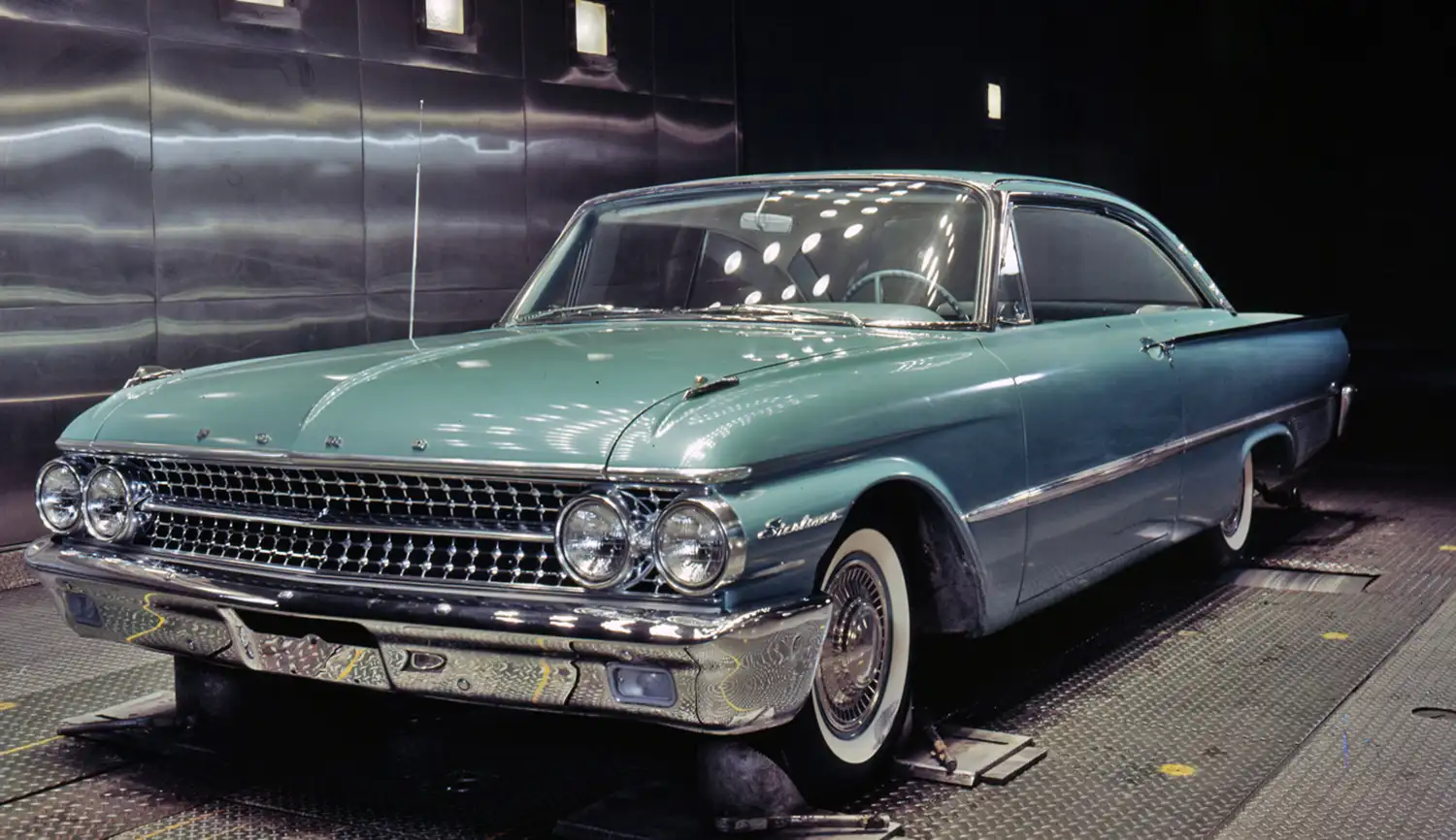 1961 Ford Galaxie Starliner: A Masterpiece of Aerodynamic Design and Performance
