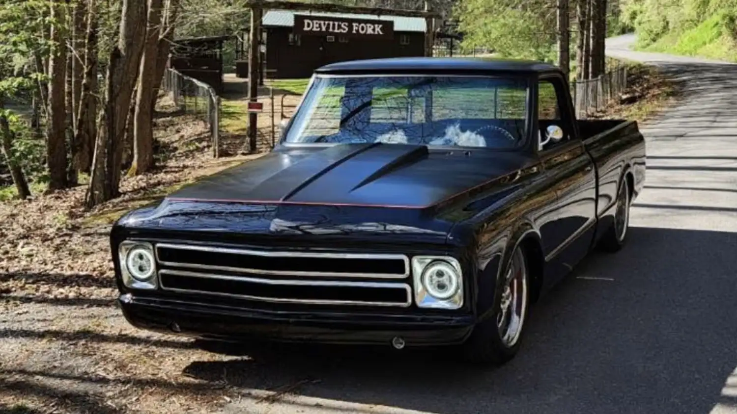 1968 Chevrolet C10 Custom Pickup: A Vintage Gem with Cutting-Edge Features