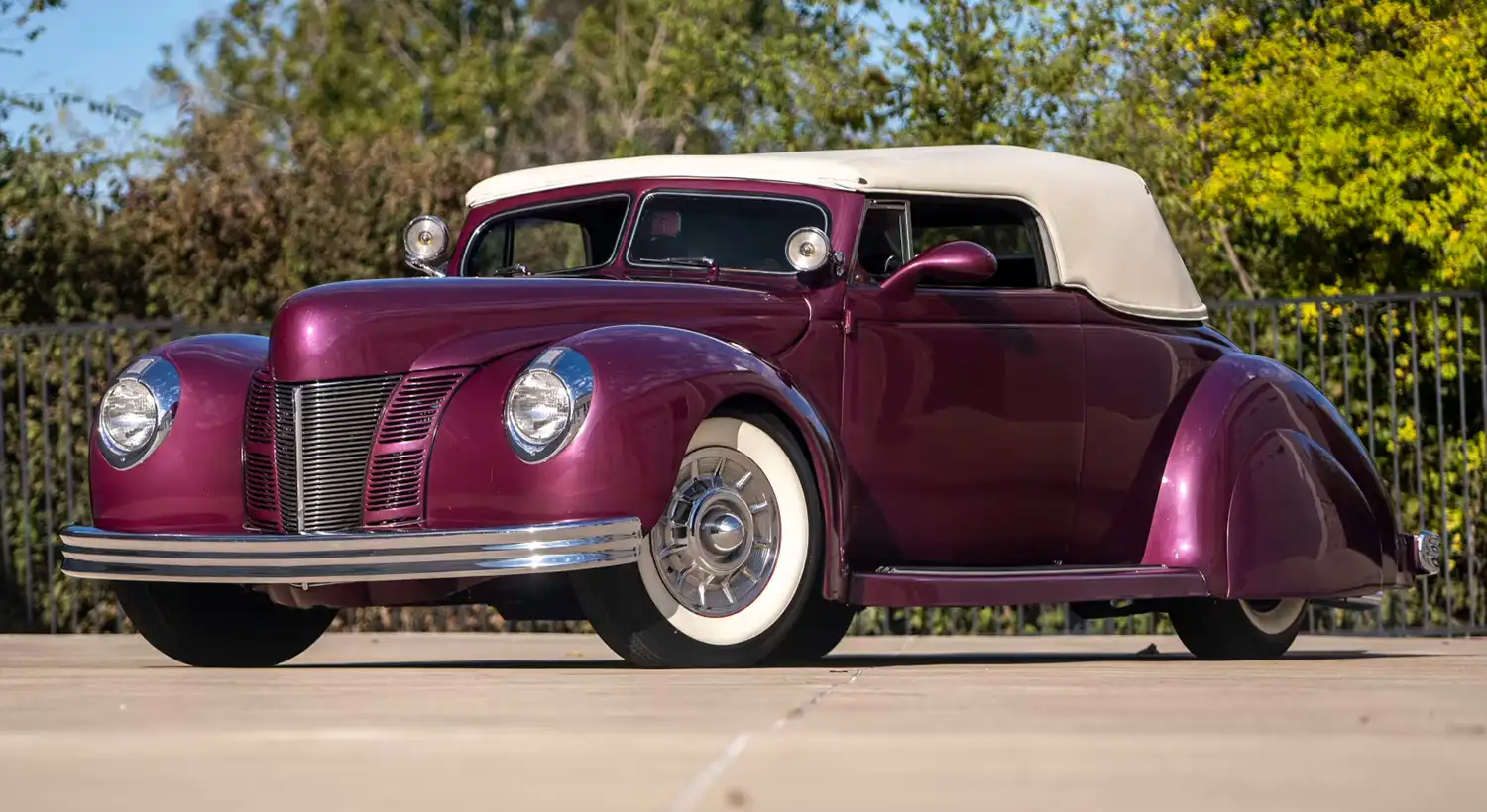 1940 Ford Deluxe Custom Convertible: Stardust Purple Icon