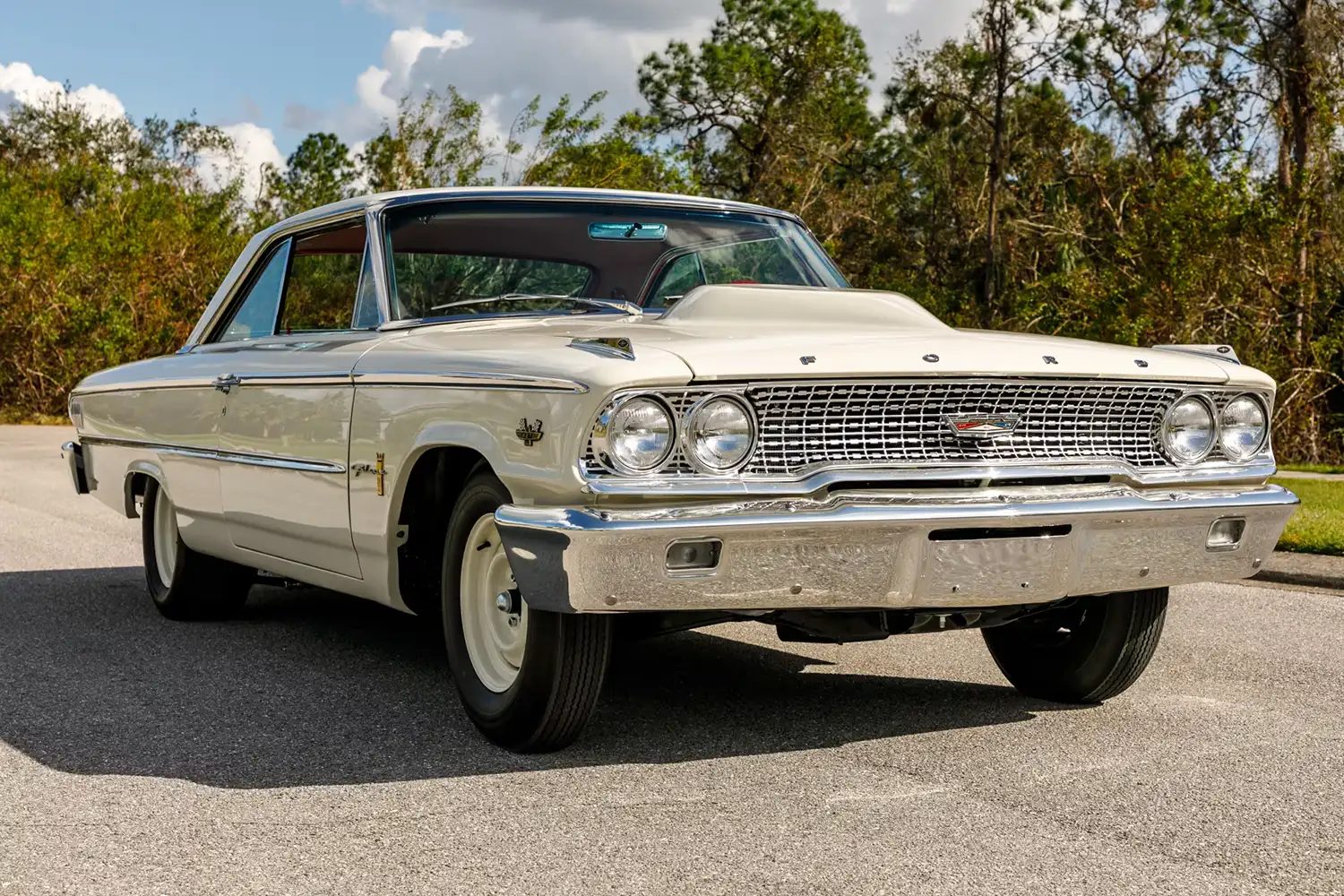 Legends Never Fade: The 1963 Ford Galaxie 500 Fastback Ready to Roar