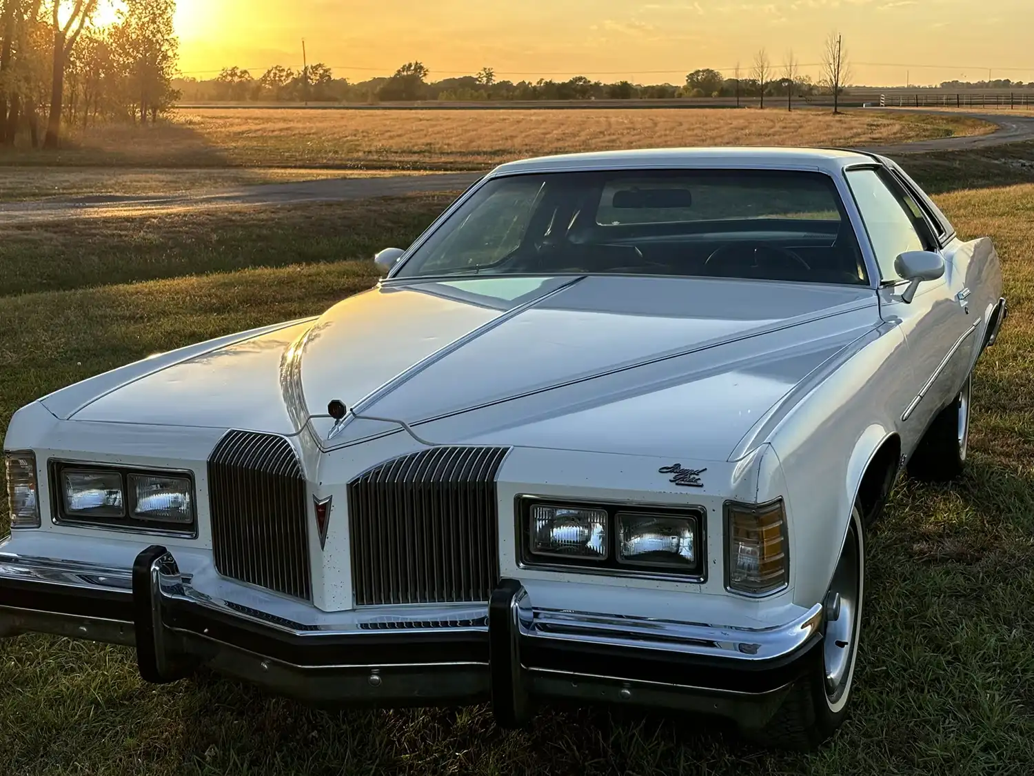 1976 Pontiac Grand Prix SJ Coupe: Experience the Iconic Style