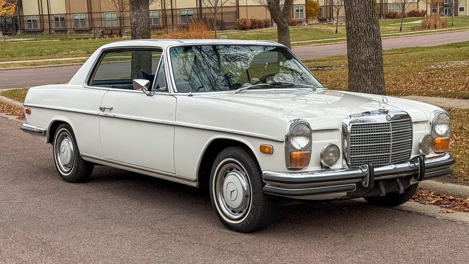 The Perfect Blend of Style and Performance: 1972 Mercedes-Benz 250C Coupe