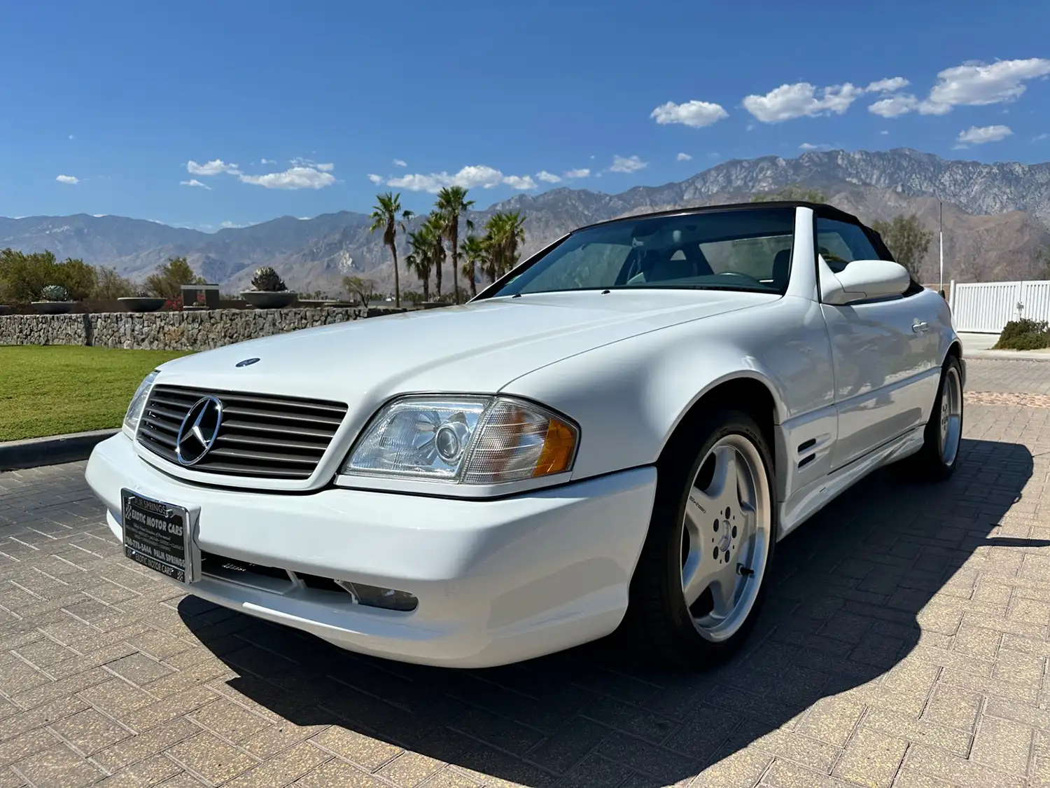 2001 Mercedes-Benz SL500: A Symphony of Luxury and Performance