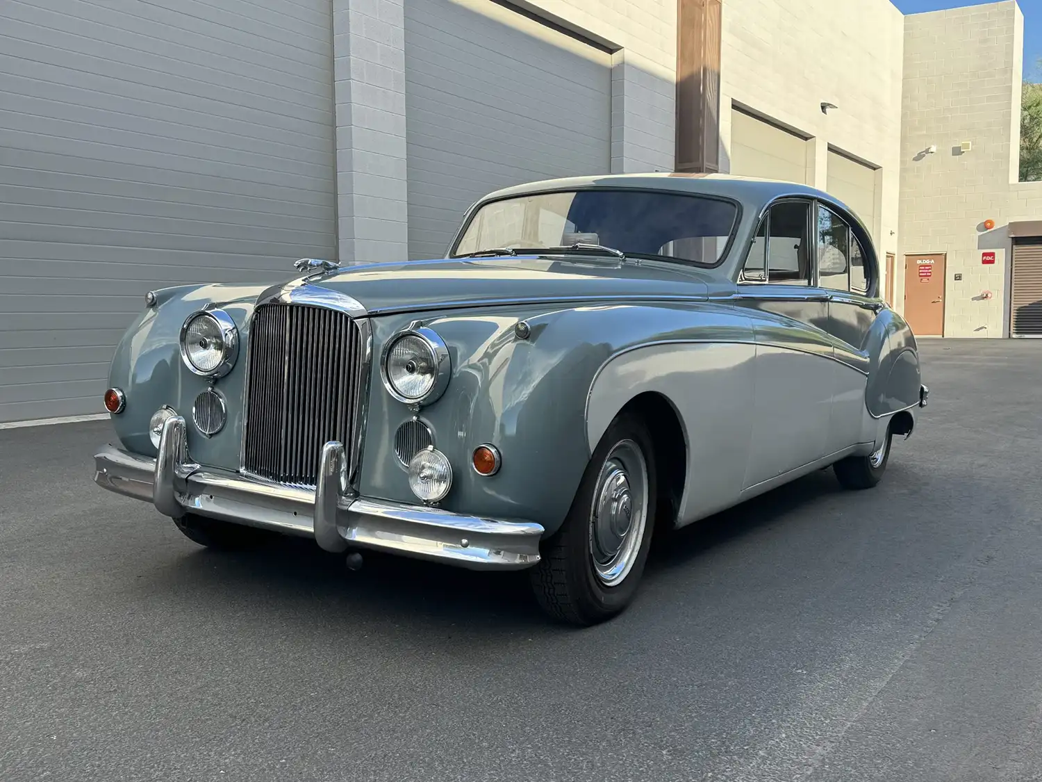 1960 Jaguar Mk IX: A Piece of British Luxury