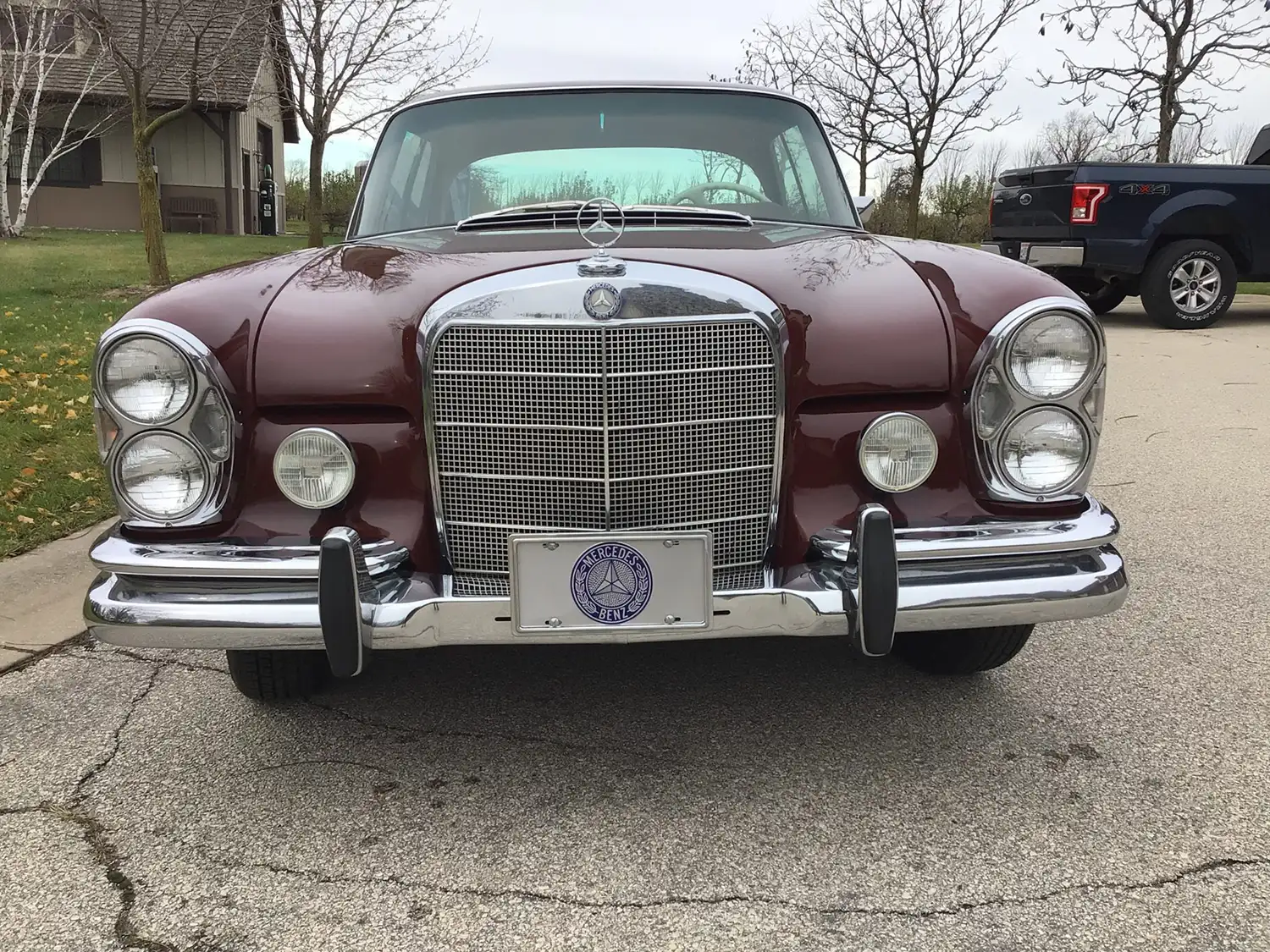 1967 Mercedes-Benz 250SE: A Classic Beauty in Need of Restoration