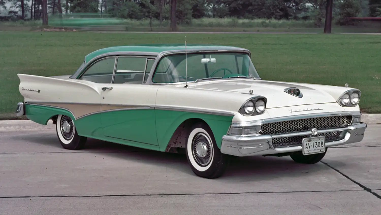 1958 Ford Fairlane 500 Club Victoria: A True American Classic