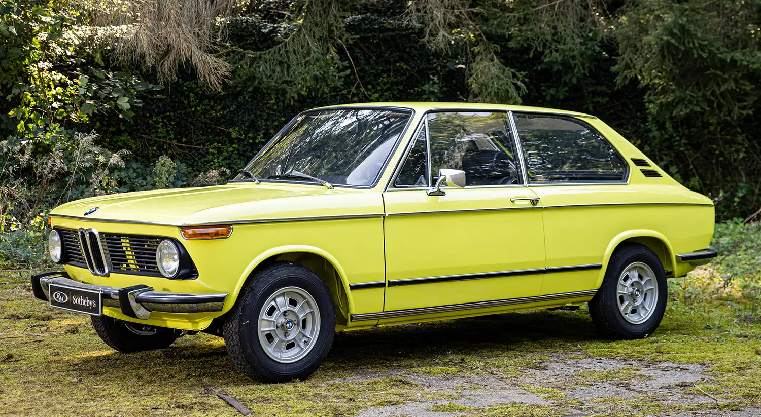 A Touch of Touring: A Restored 1971 BMW 2000 tii