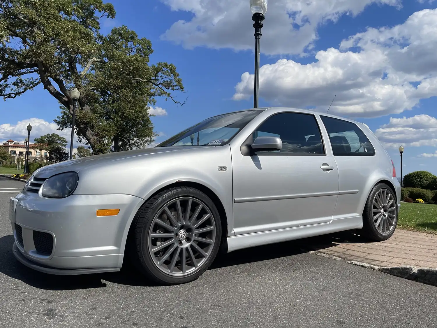 Unleash the Beast: Supercharged 2004 Volkswagen R32