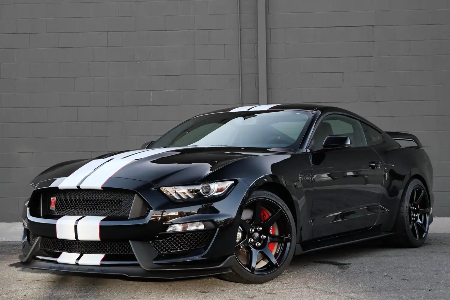 Unleashed Power: A Pristine 2019 Ford Mustang Shelby GT350R