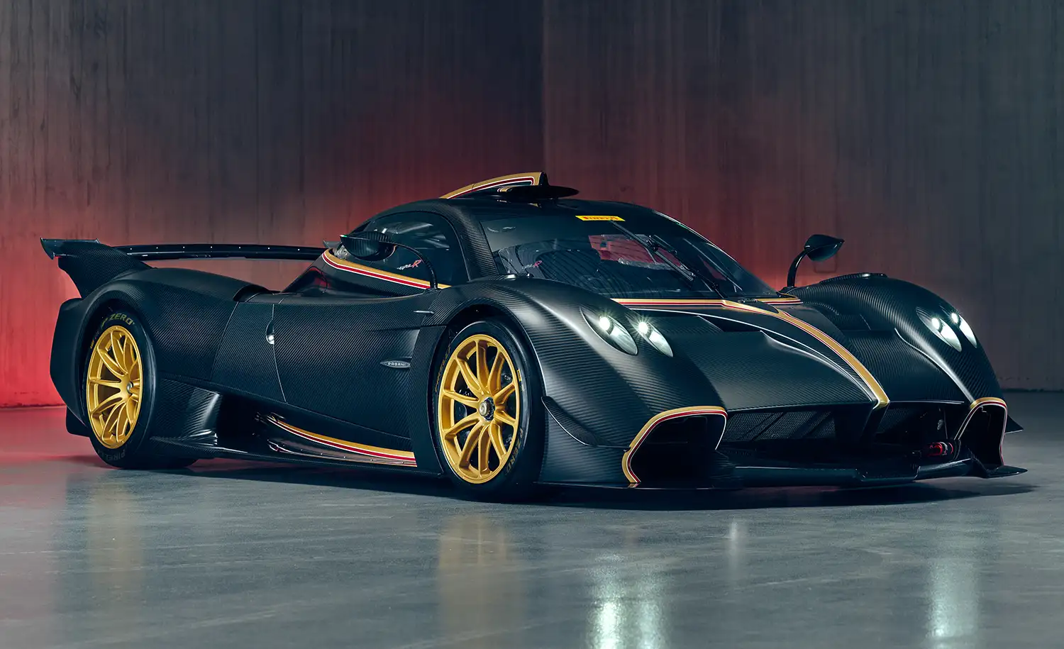 Pagani Huayra R: A Symphony of Speed and Art