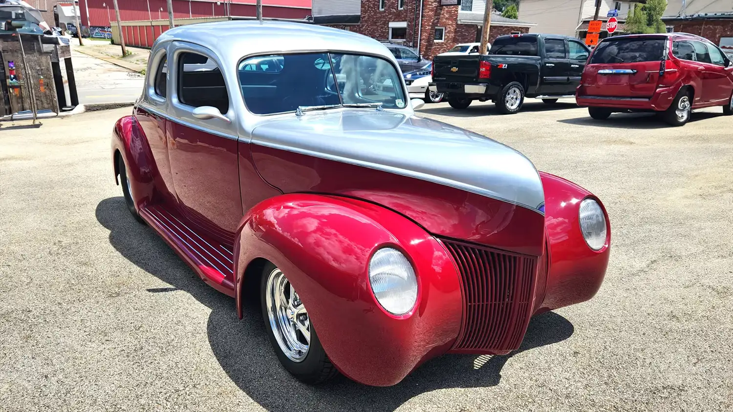 Restored 1940 Ford 5-Window Coupe: A Street Rod Masterpiece