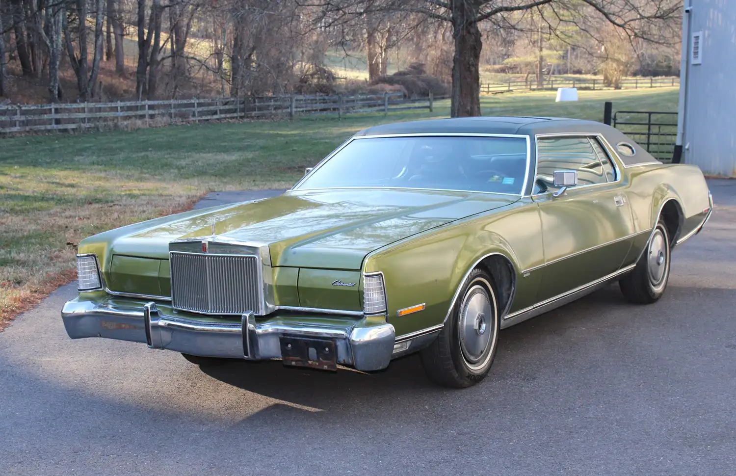 A Glimpse into Luxury: 1973 Lincoln Continental Mark IV