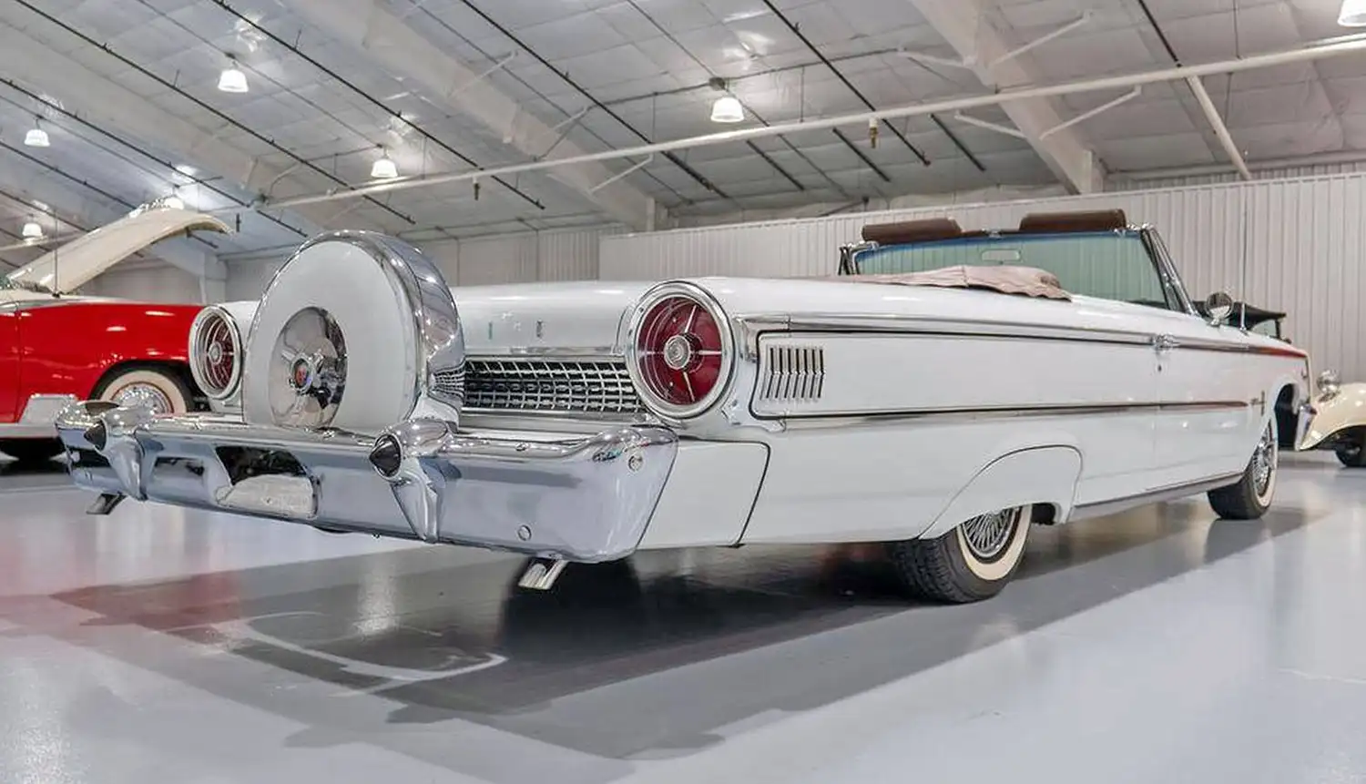 1963 Ford Galaxie 500XL Sunliner Convertible: A Symphony of Chrome and Power