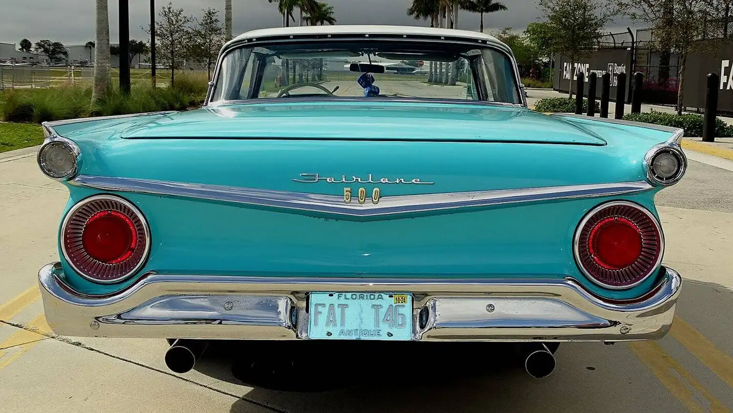 1959 Ford Fairlane 500 Galaxie Skyliner: A Glimpse of Automotive Grandeur