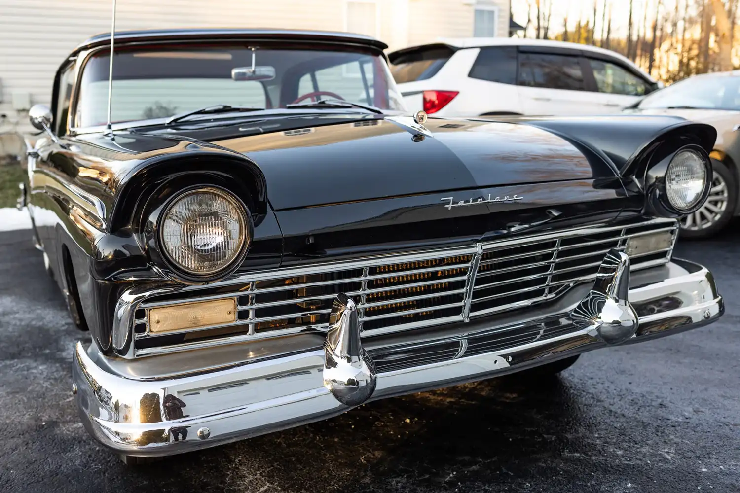 The 1957 Ford Fairlane 500 Skyliner: Power, Style, and a Touch of Magic