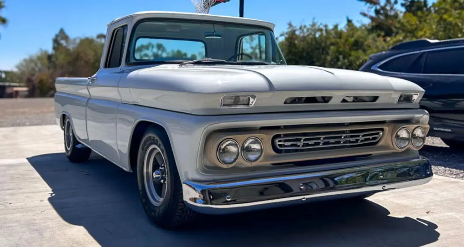 “White Lightning” – A Restomodded 1962 Chevrolet C10