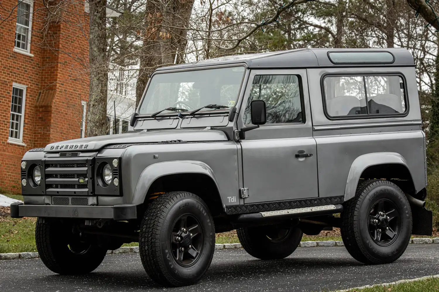 1995 Land Rover Defender 90: A Classic British Icon Ready for Adventure