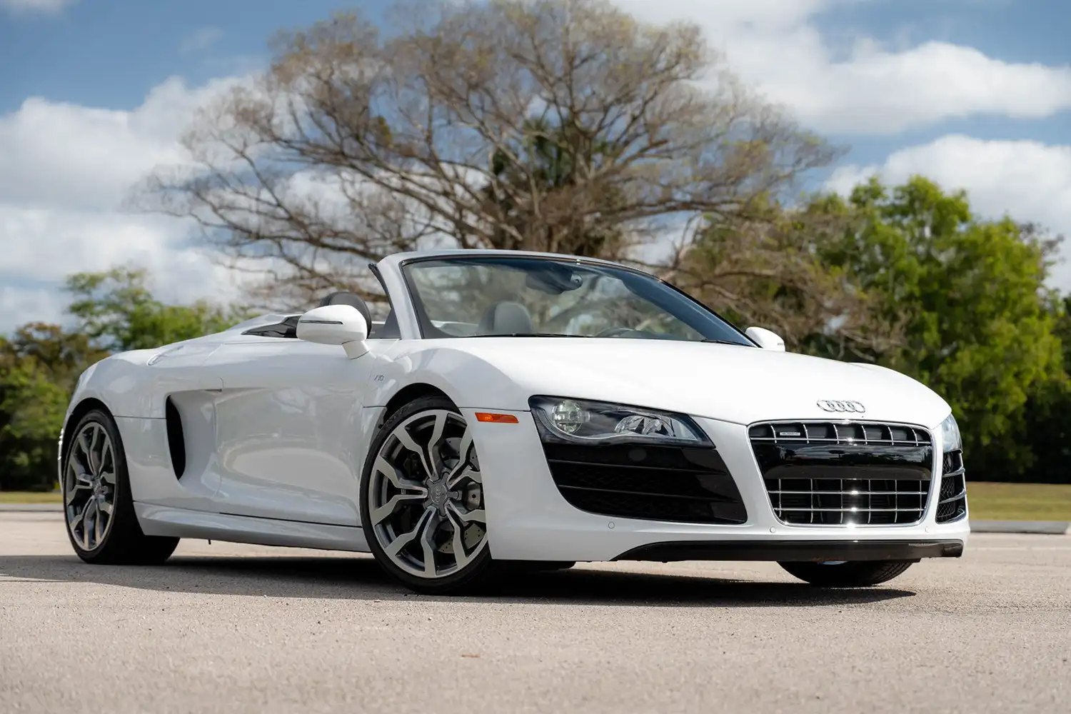 A Pristine Symphony in Ibis White: The 2011 Audi R8 Spyder