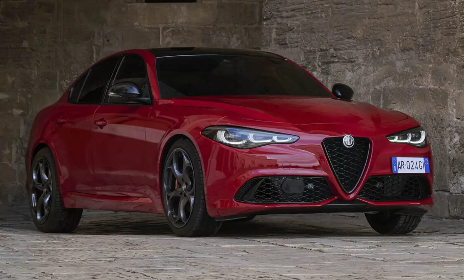 Unleash the “Intensa” Spirit: Alfa Romeo Introduces a Bold New Special Edition