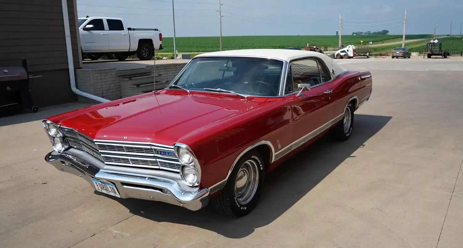 American Classic: Experience the Elegance of the ’67 Ford Galaxie 500 LTD