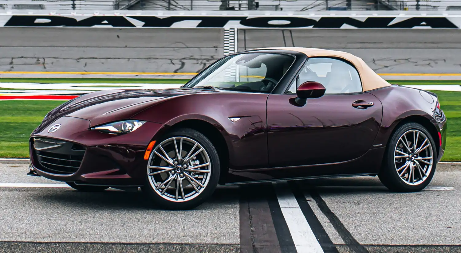 Mazda Celebrates 35 Years of the MX-5 Miata with the 2025 Anniversary Edition