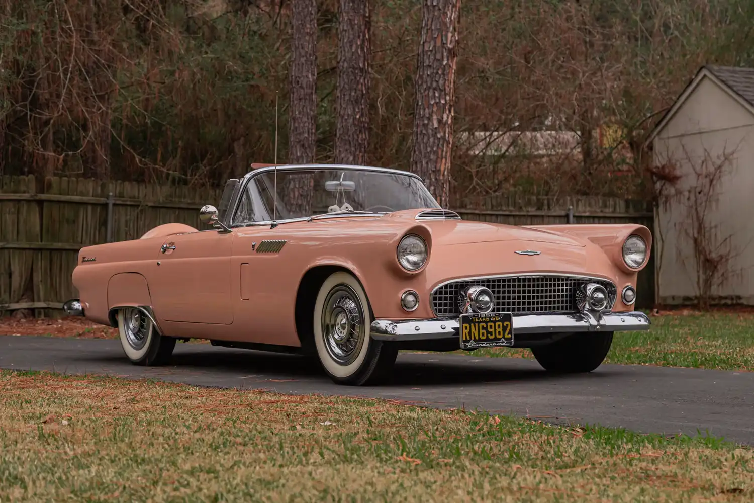 Coral Cruiser: A 1956 Ford Thunderbird Convertible’s Classic Charm