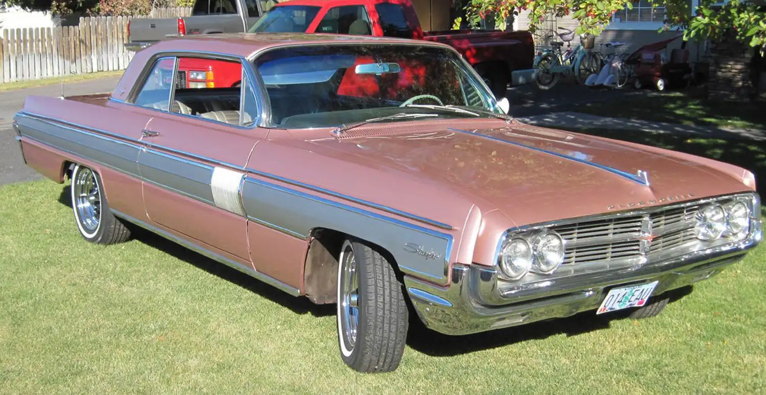 A Starlit Ride: The Classic 1962 Oldsmobile Starfire