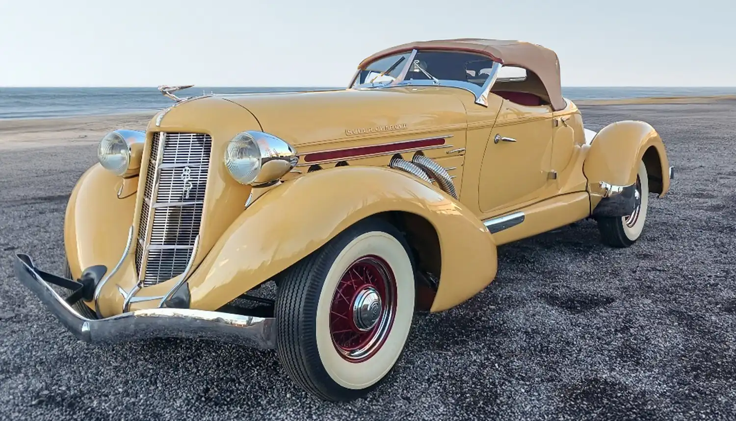 Boattail Beauty: 1935 Auburn 851 Supercharged Speedster’s Timeless Triumph