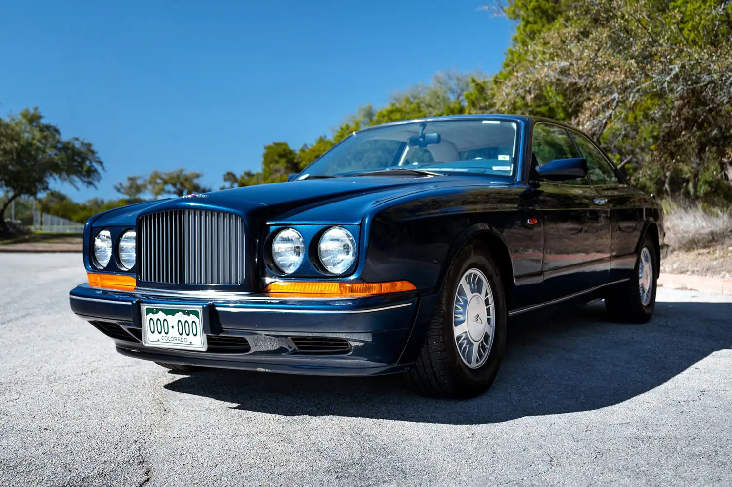 1993 Bentley Continental R: Royal Blue Luxury – A Classic Grand Tourer