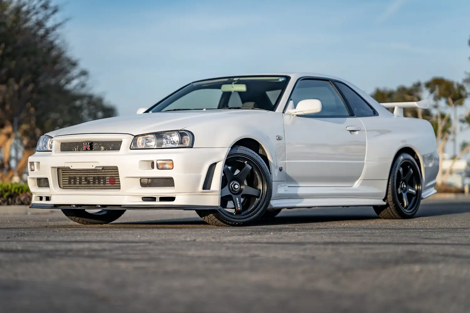 White Wraith: A 1999 Nissan Skyline GT-R V-Spec’s NISMO-Enhanced Spirit