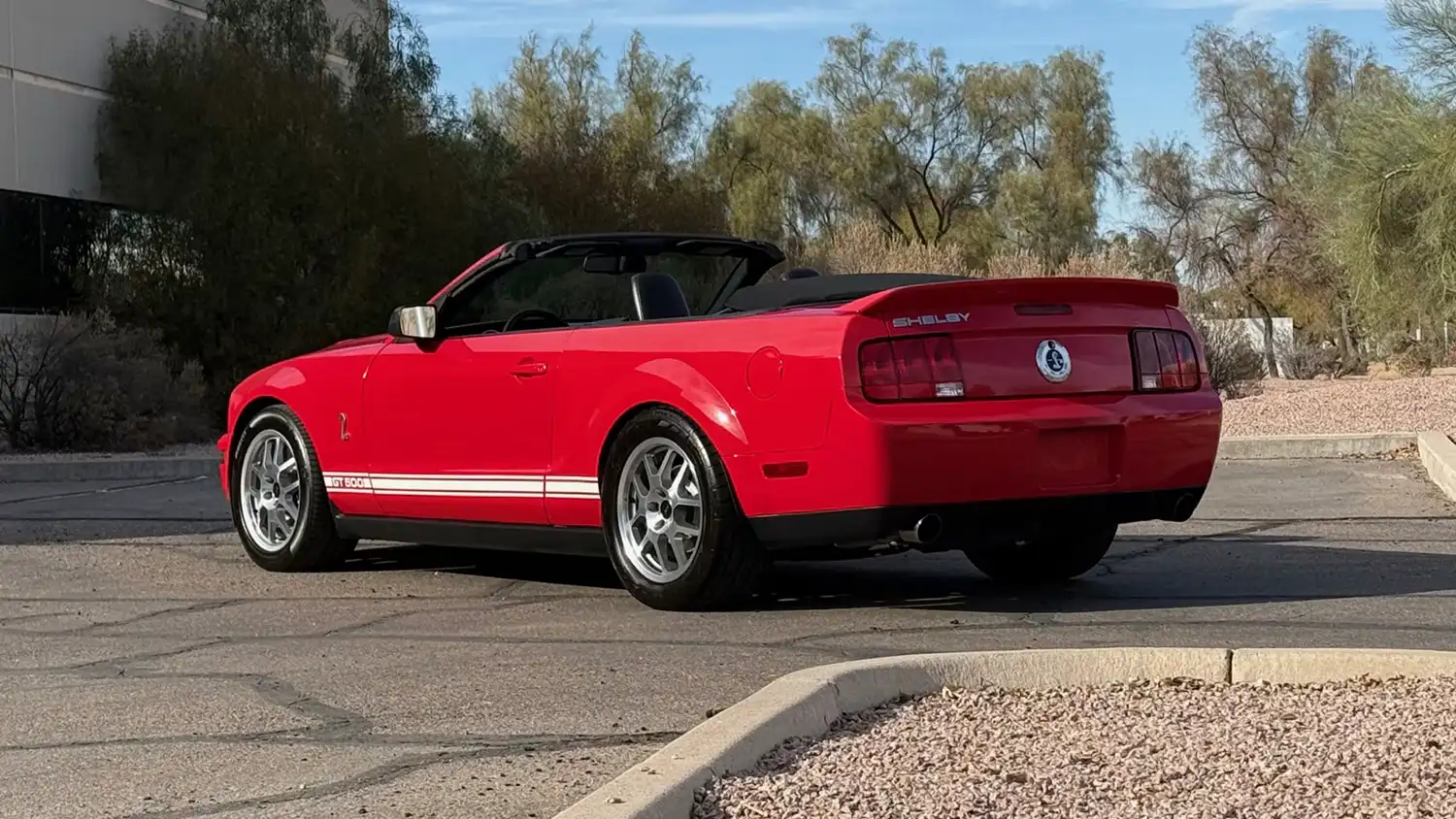 Torch Triumph: A 2007 Ford Shelby GT500 Convertible’s Supercharged Symphony