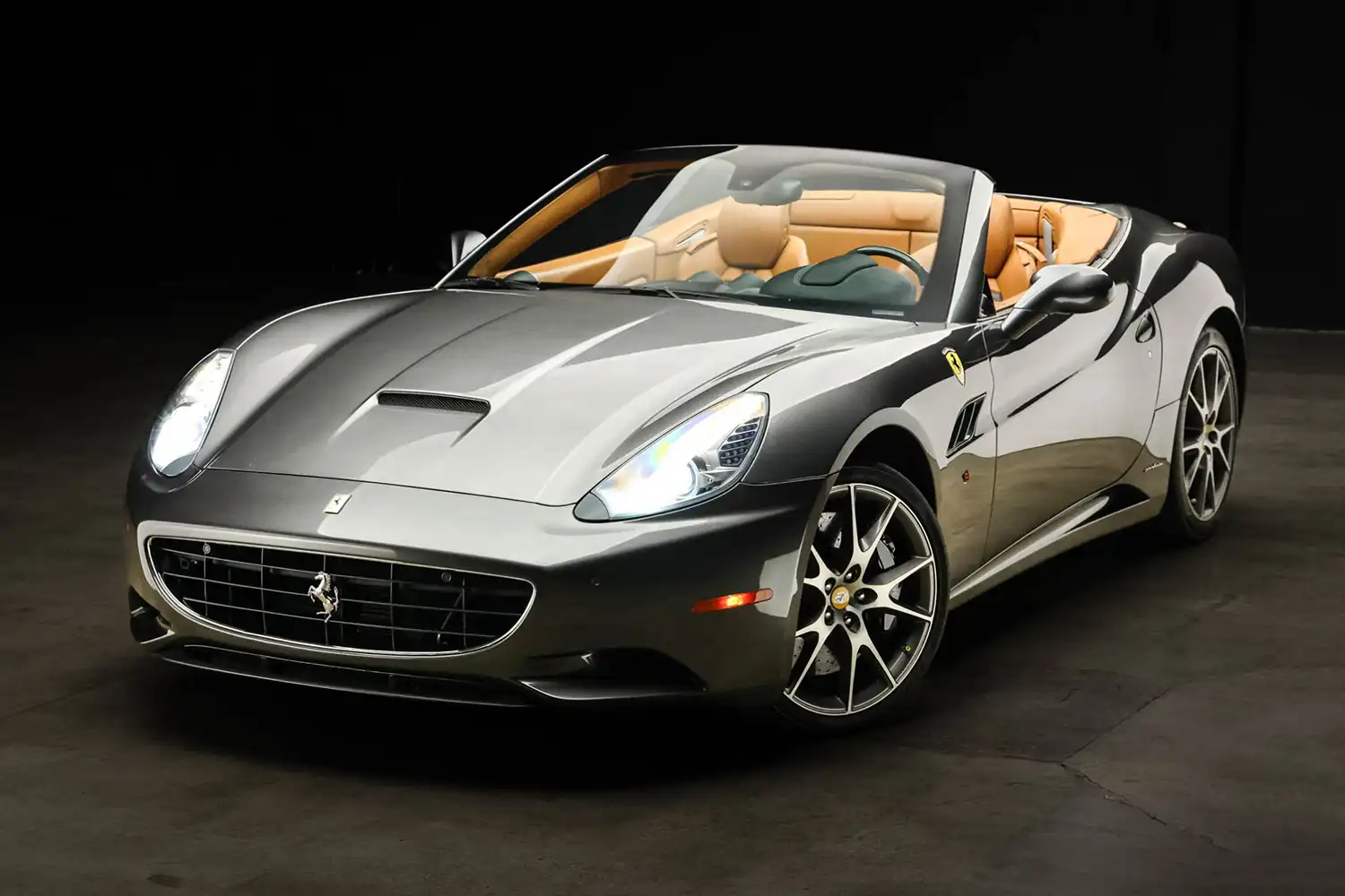 2013 Ferrari California: Grigio Silverstone Glamour