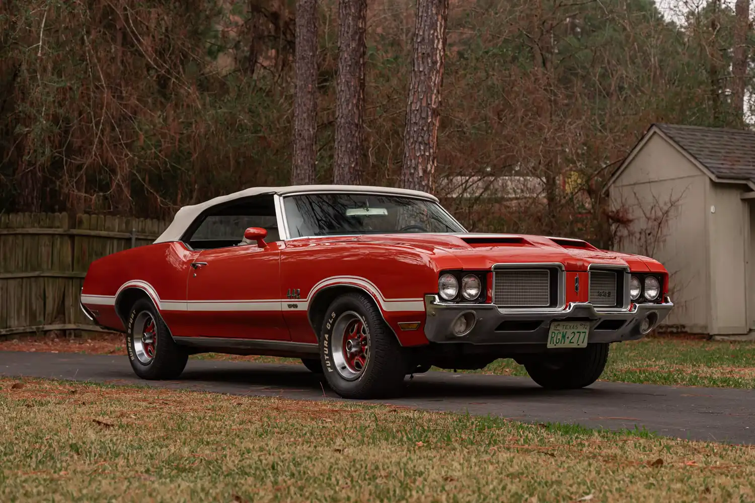 Muscle Adrenaline: A 1972 Oldsmobile 442 Convertible’s Open-Air Power