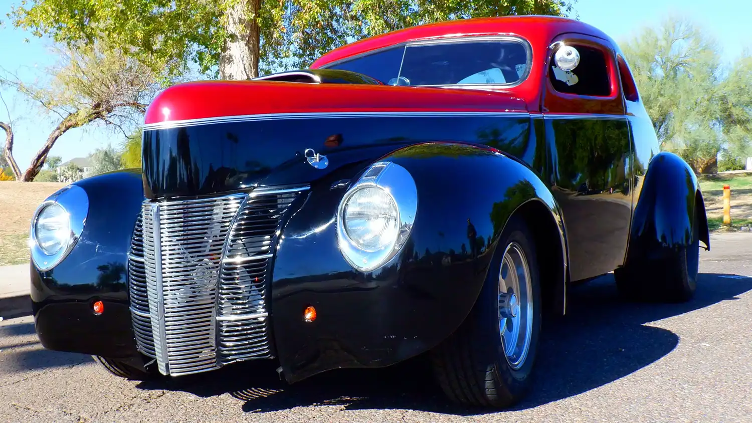 1940 Ford Deluxe Coupe: Big Block Power, Classic Style – A Hot Rod Dream