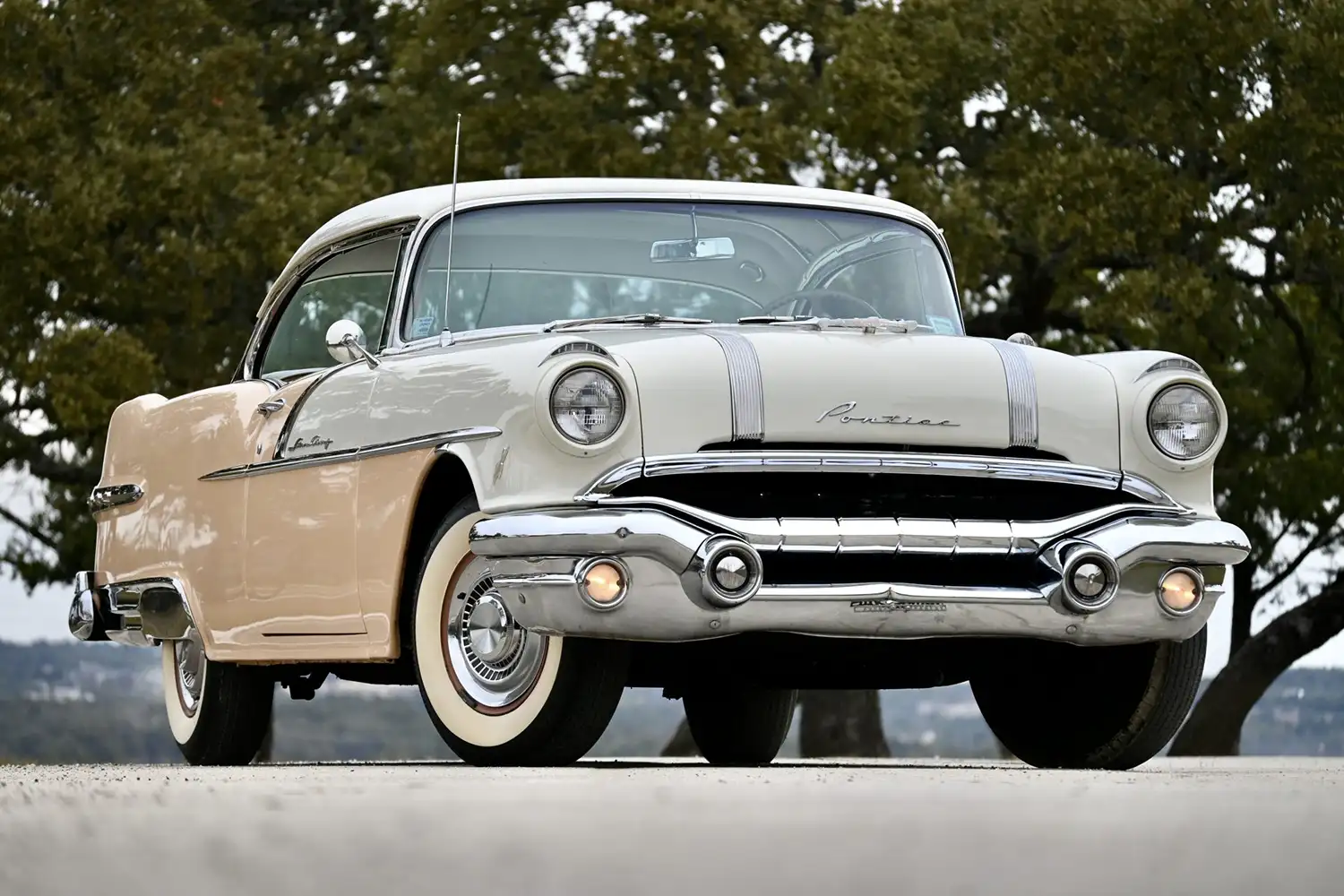 1956 Pontiac Star Chief Custom Catalina Coupe: Classic Luxury in Two-Tone Elegance